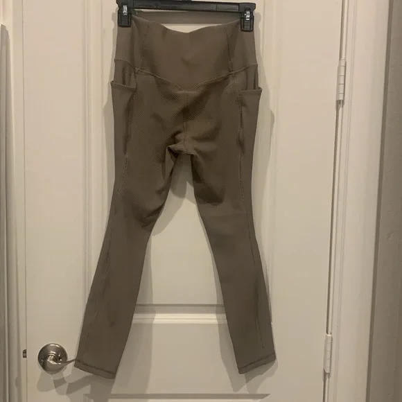 Athleta, Salutation Stash Pocket ll Rib 7/8 tight. New Without Tags. Size M. - Picture 2 of 4